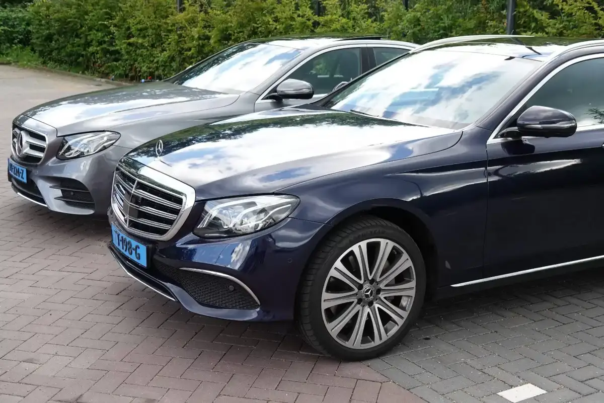 Mercedes E-Klasse taxi’s van Taxi Lage Mierde